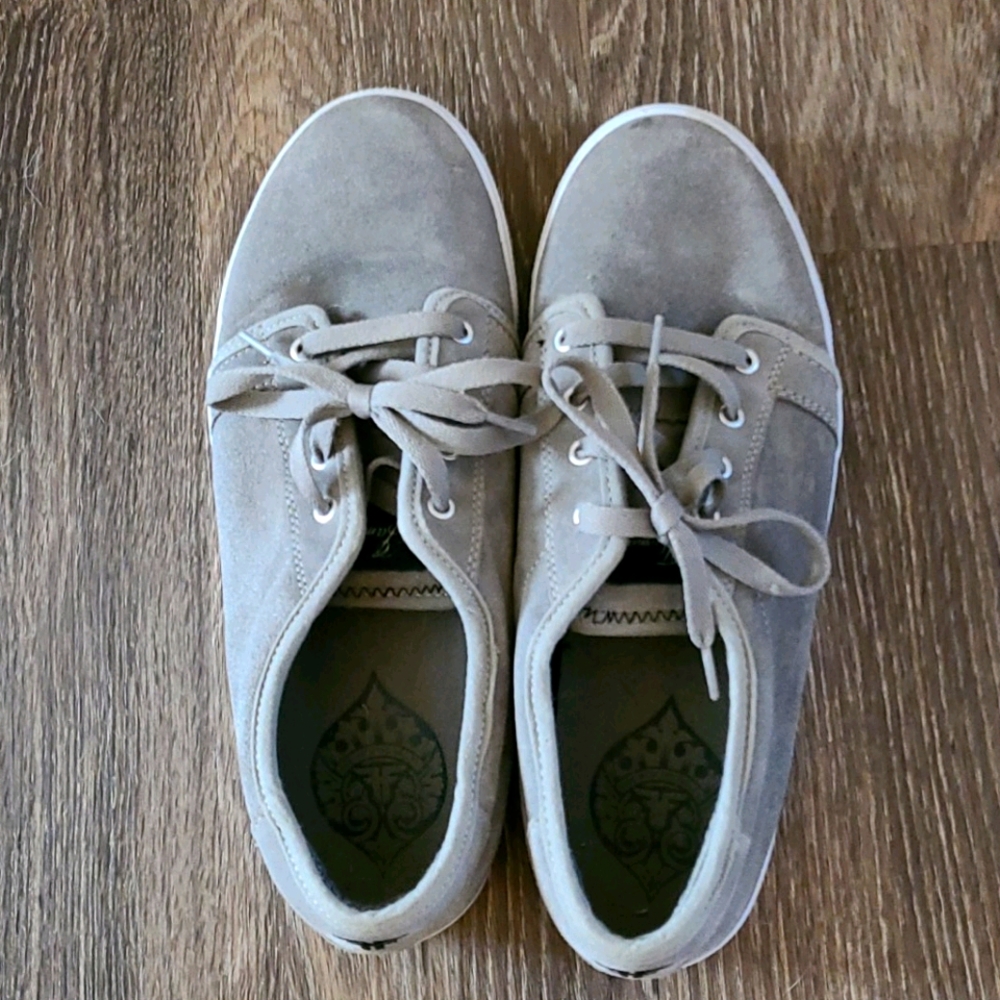 Men's shoes